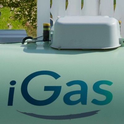 Citerne aérienne de gaz propane portant la marque "iGas"